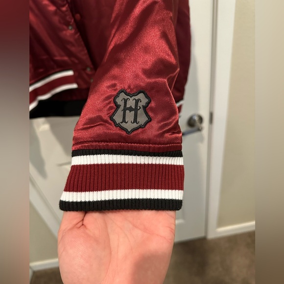 Harry Potter Gryffindor Coaches Jacket - Picture 6 of 9